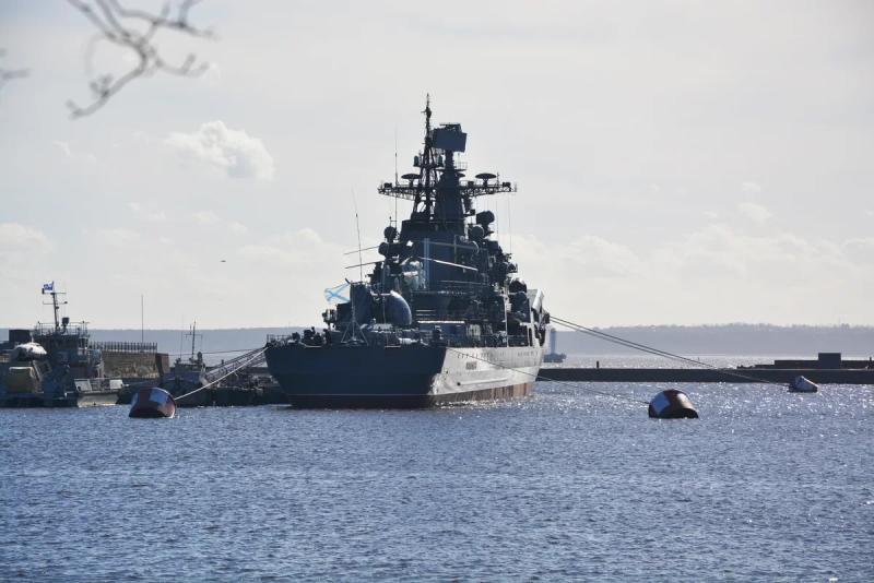 В Петербург и Кронштадт с детьми на машине в первый раз: опыт поездки на три дня и готовый план